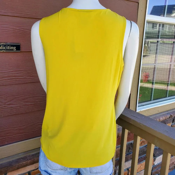 NWT Carmen Marc Valvo Sleeveless Front-Zip Top Yellow Size Medium - Picture 5 of 15
